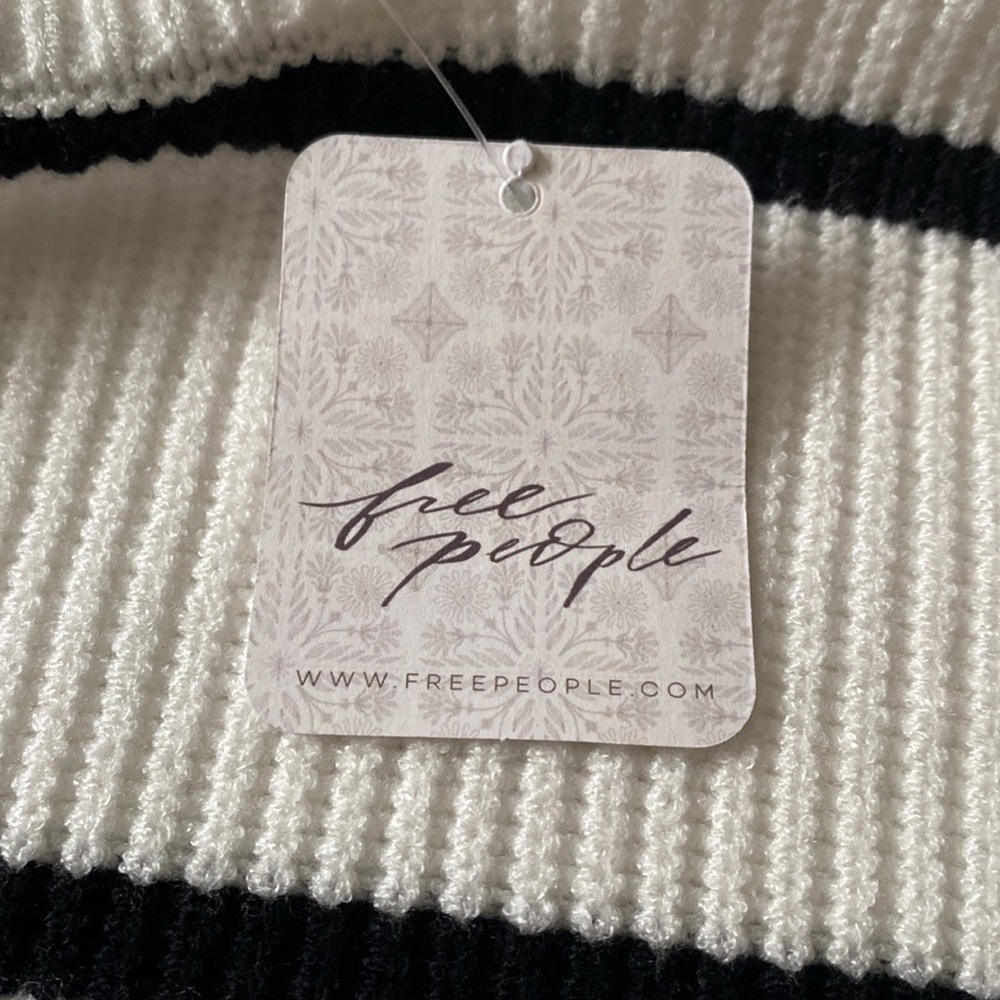 Colorblock Sweater - Picture 11 of 11
